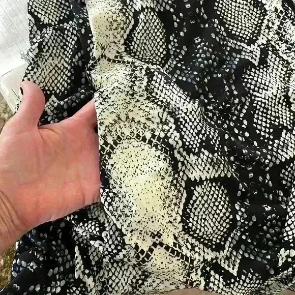 Nicole Miller Halter neckline a-line with Side Pockets, Size M, snake print - Picture 9 of 10